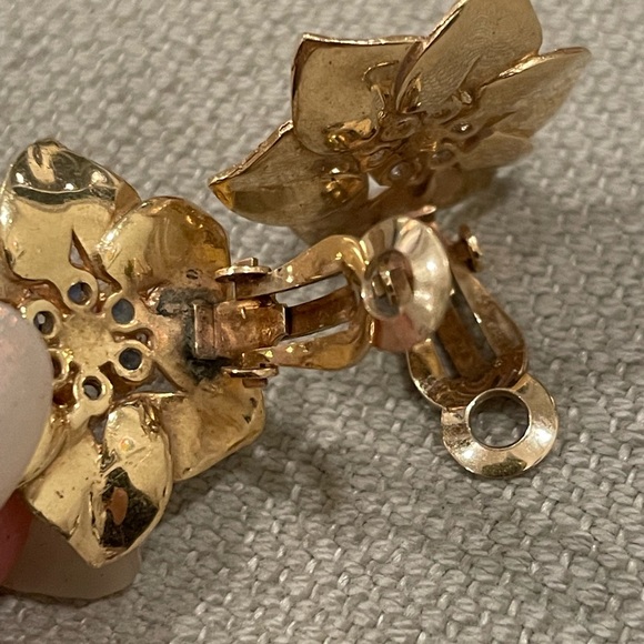 Estate🌸Vintage 14K Brushed Gold🌸 Pearl and Sapphire Clip-On Earrings - Picture 11 of 11